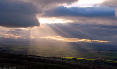 rays_of_light_through_clouds